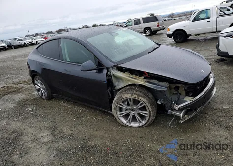2024 Tesla Model Y z USA, uszkodzony, nr VIN 7SAYGDEE9RF010019